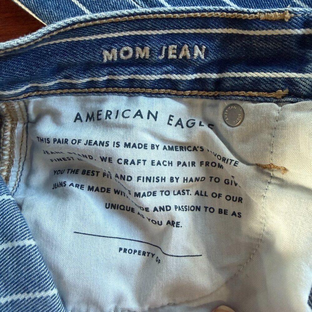 American Eagle Blue Pinstripe High Rise Straight Leg Mom Jeans Women’s Size 4 - Picture 10 of 11